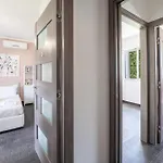 Moresca Luxury Private & *