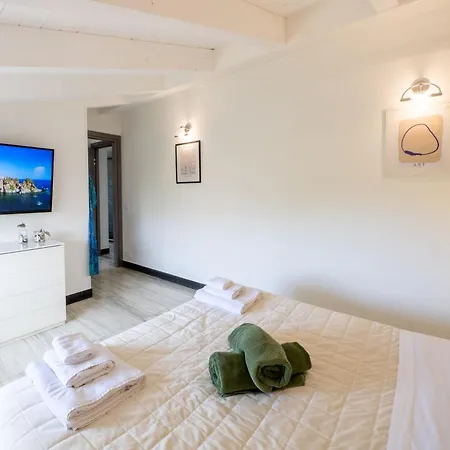 Moresca Luxury Private & *