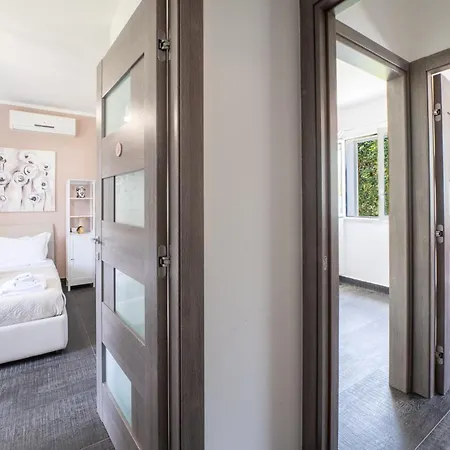 Moresca Luxury Private & *
